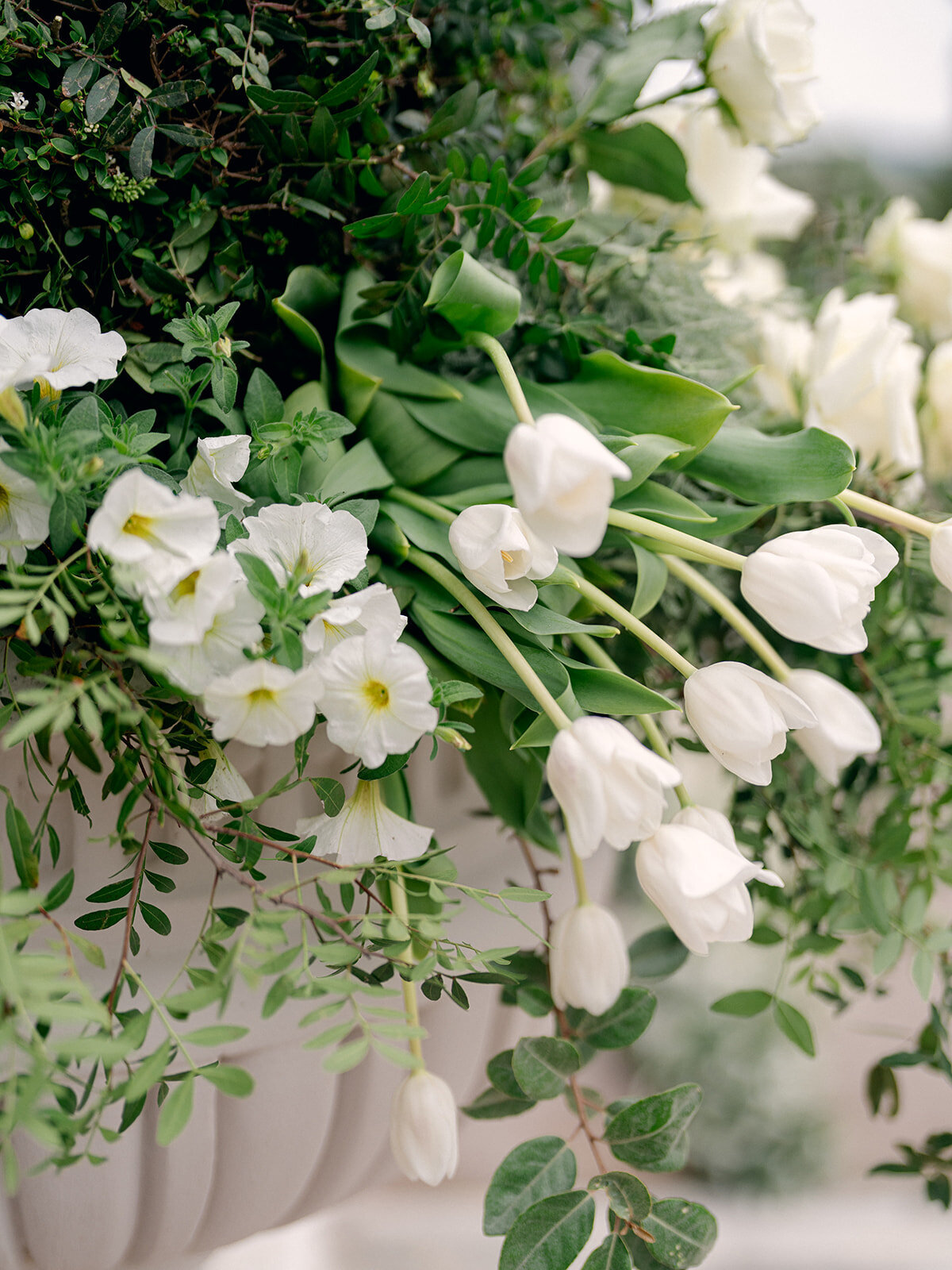 17-intimate-destination-wedding-french-riviera-with-white-flowers
