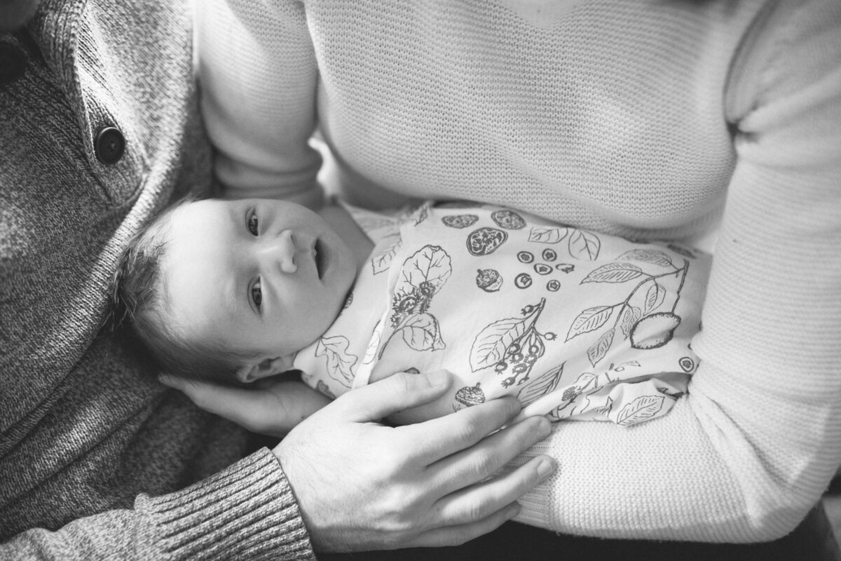 candid-natural-boston-newborn-family-photographer-zev-fisher-078