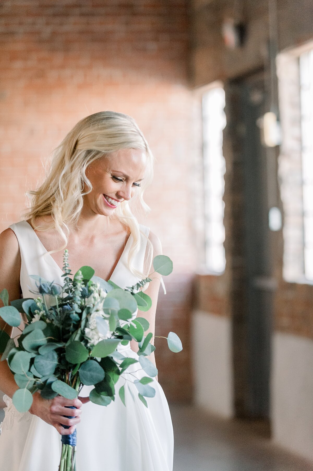 Warehouse-215-wedding-by-Leslie-Ann-Photography-00033