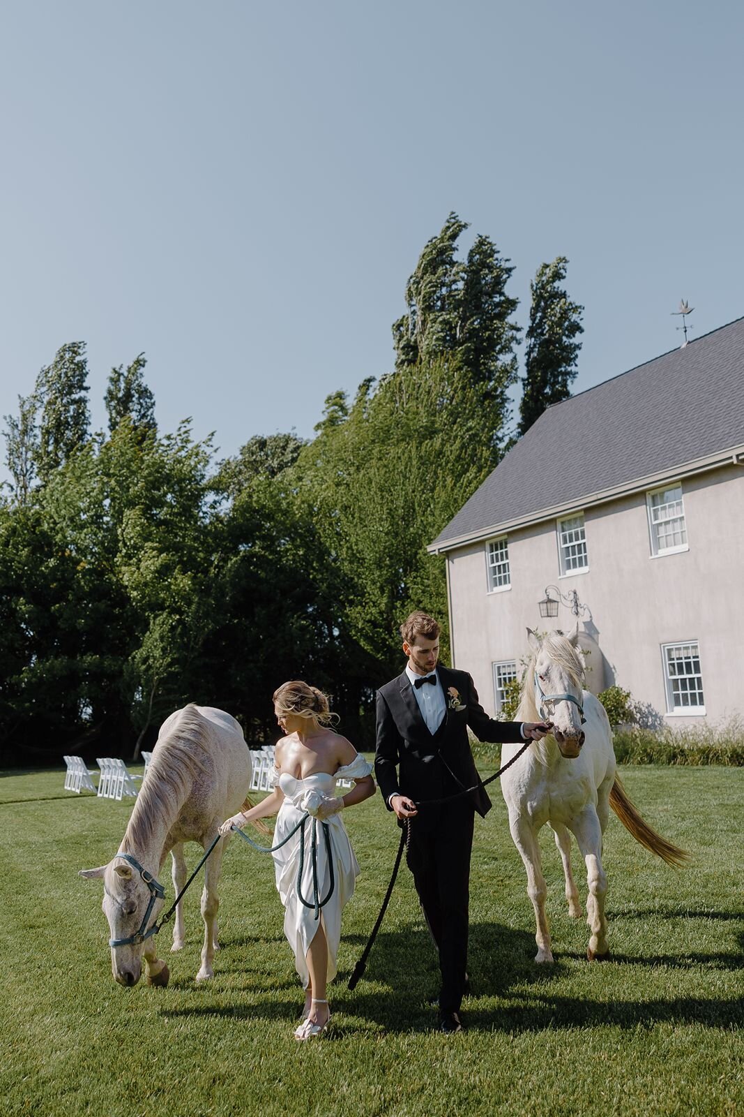 couple-with-horses