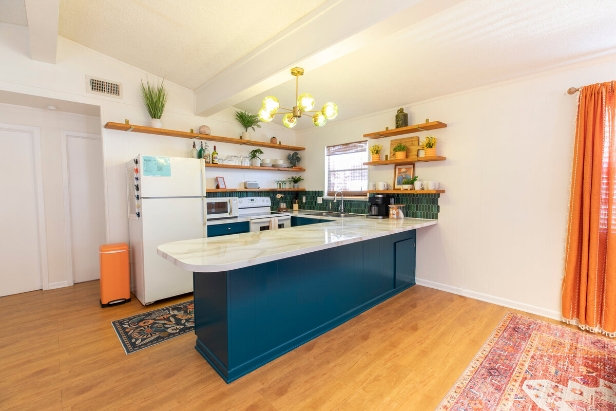 Full kitchen