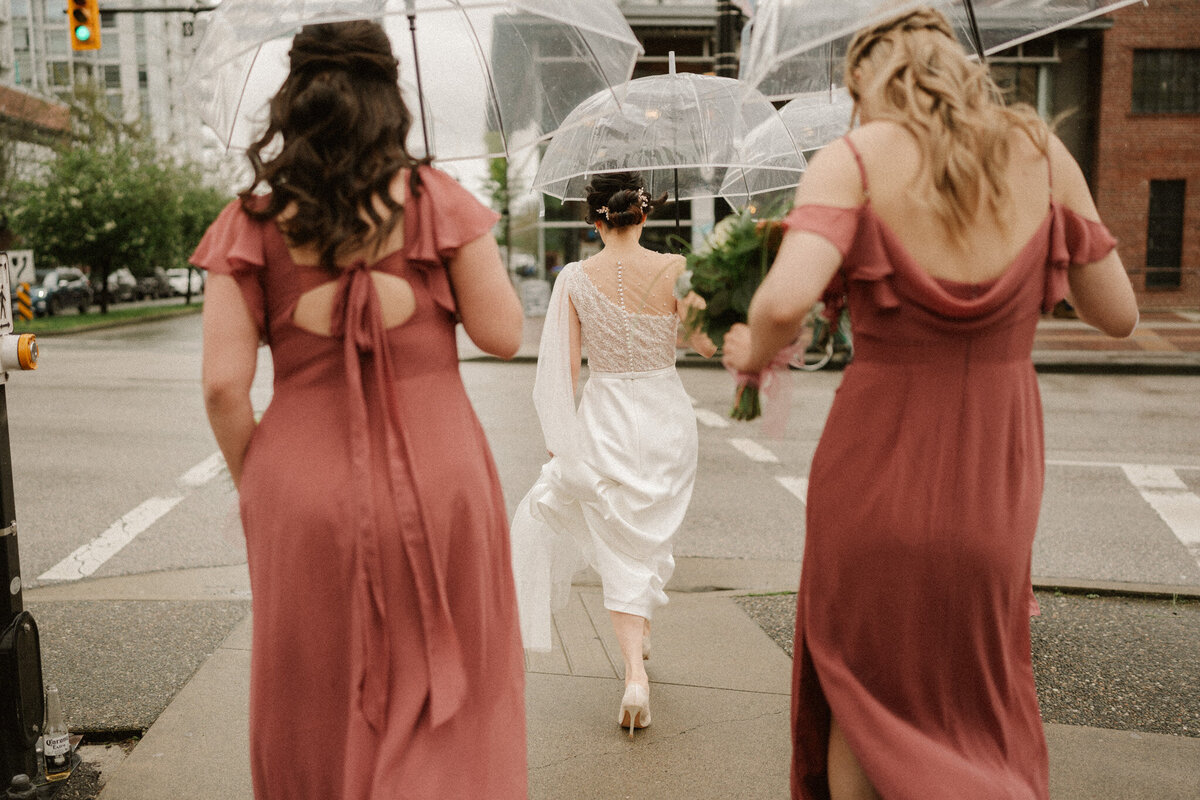 yaletown-wedding-photographer-roundhouse-brix-and-mortar-vancouver-opus-hotel-002
