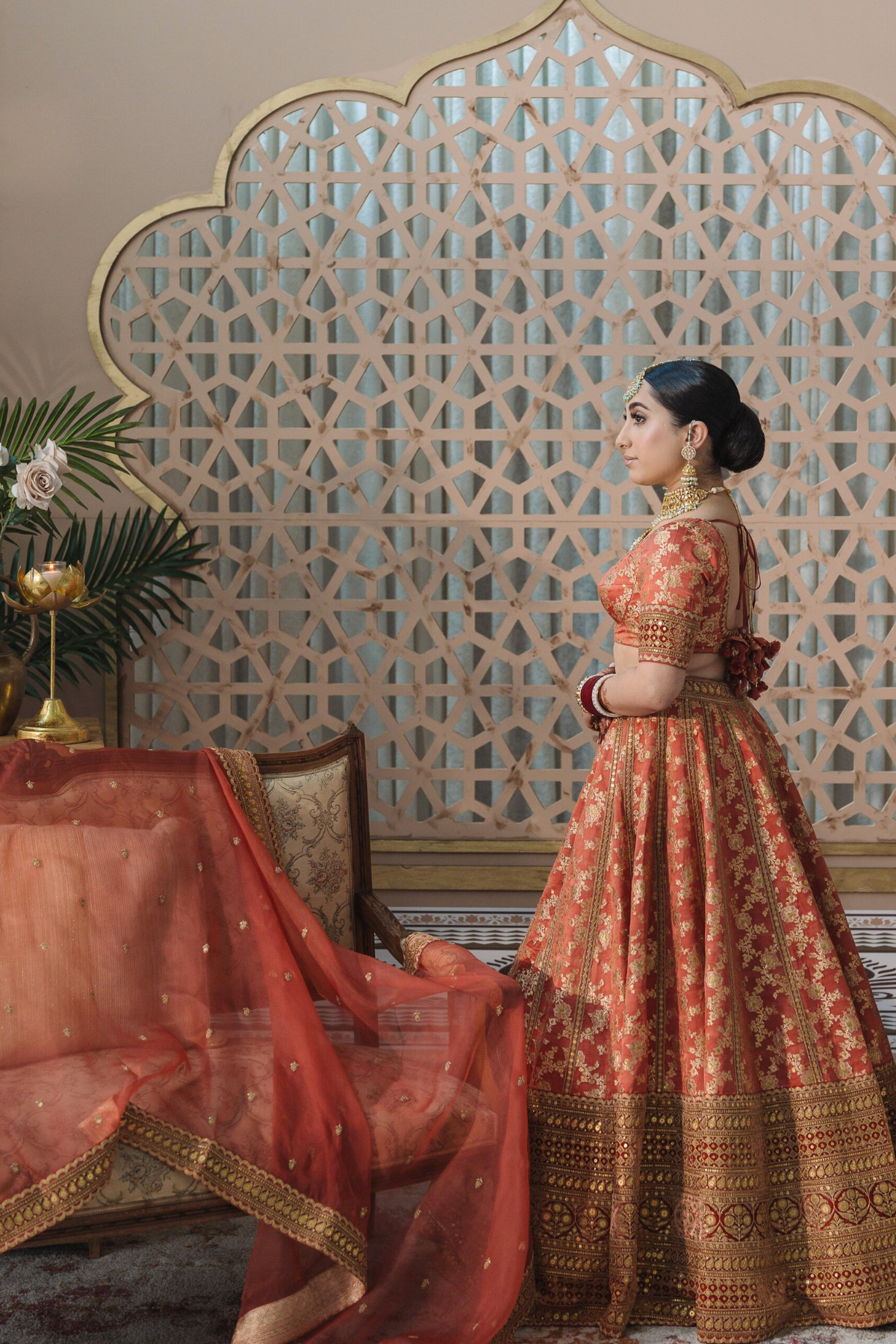 sikh-wedding-outdoor-bride-peach-lehenga