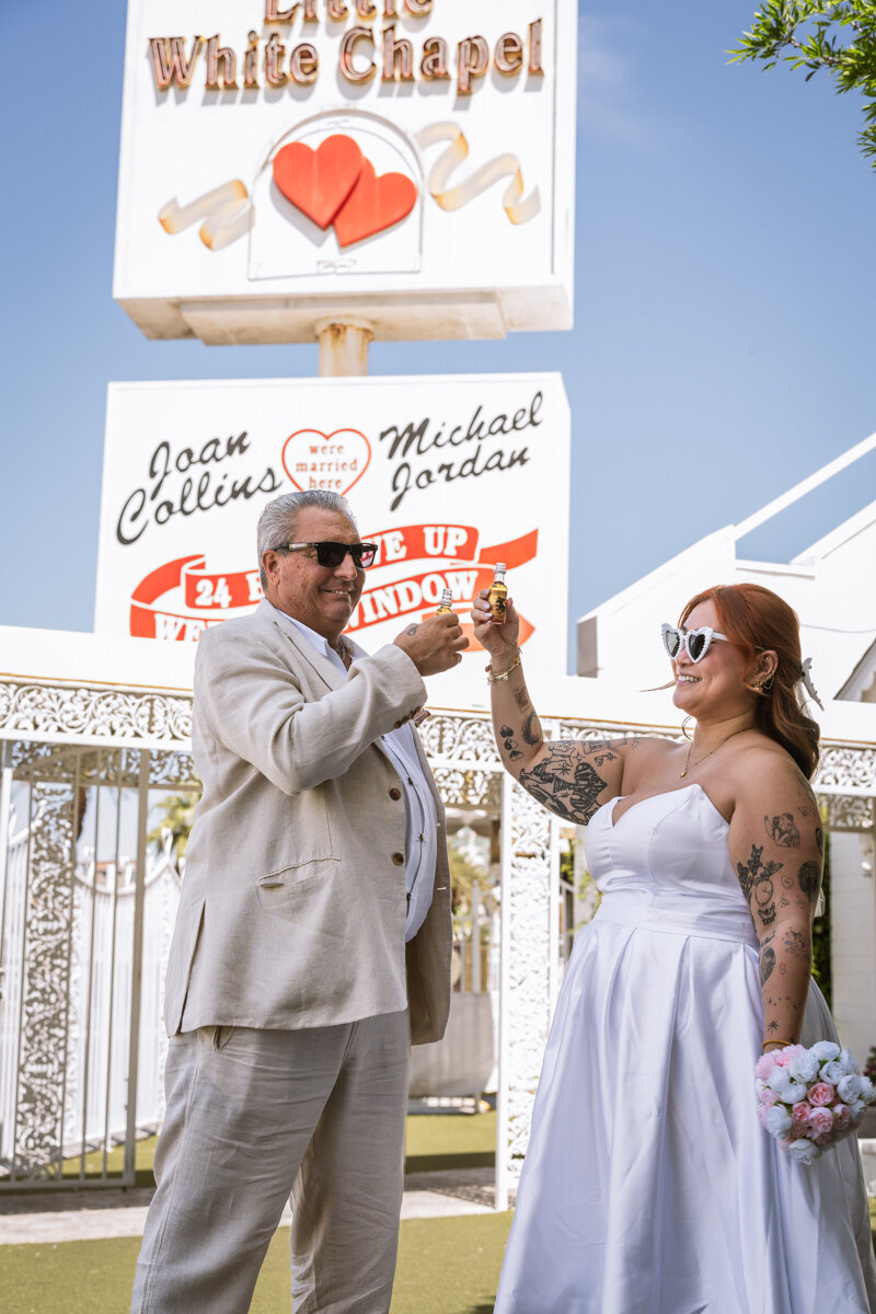 little-white-wedding-chapel-elopement-photographer-10