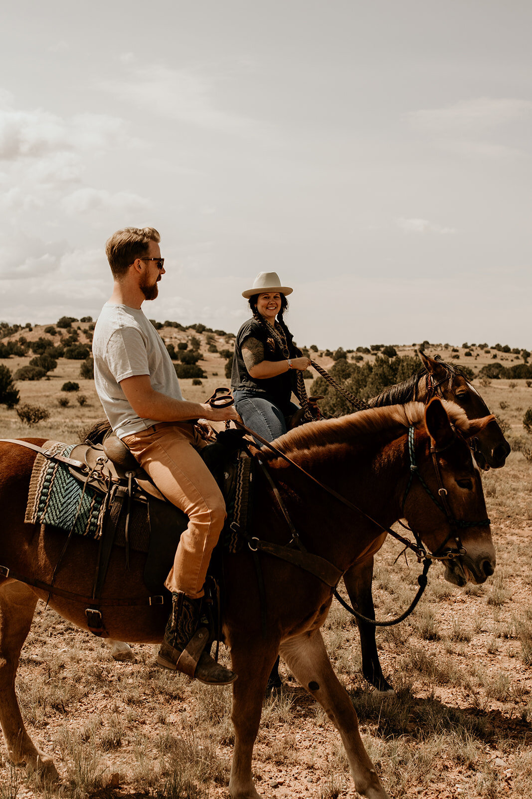 santa-fe-new-mexico-horseback-riding-engagement-photos (13)