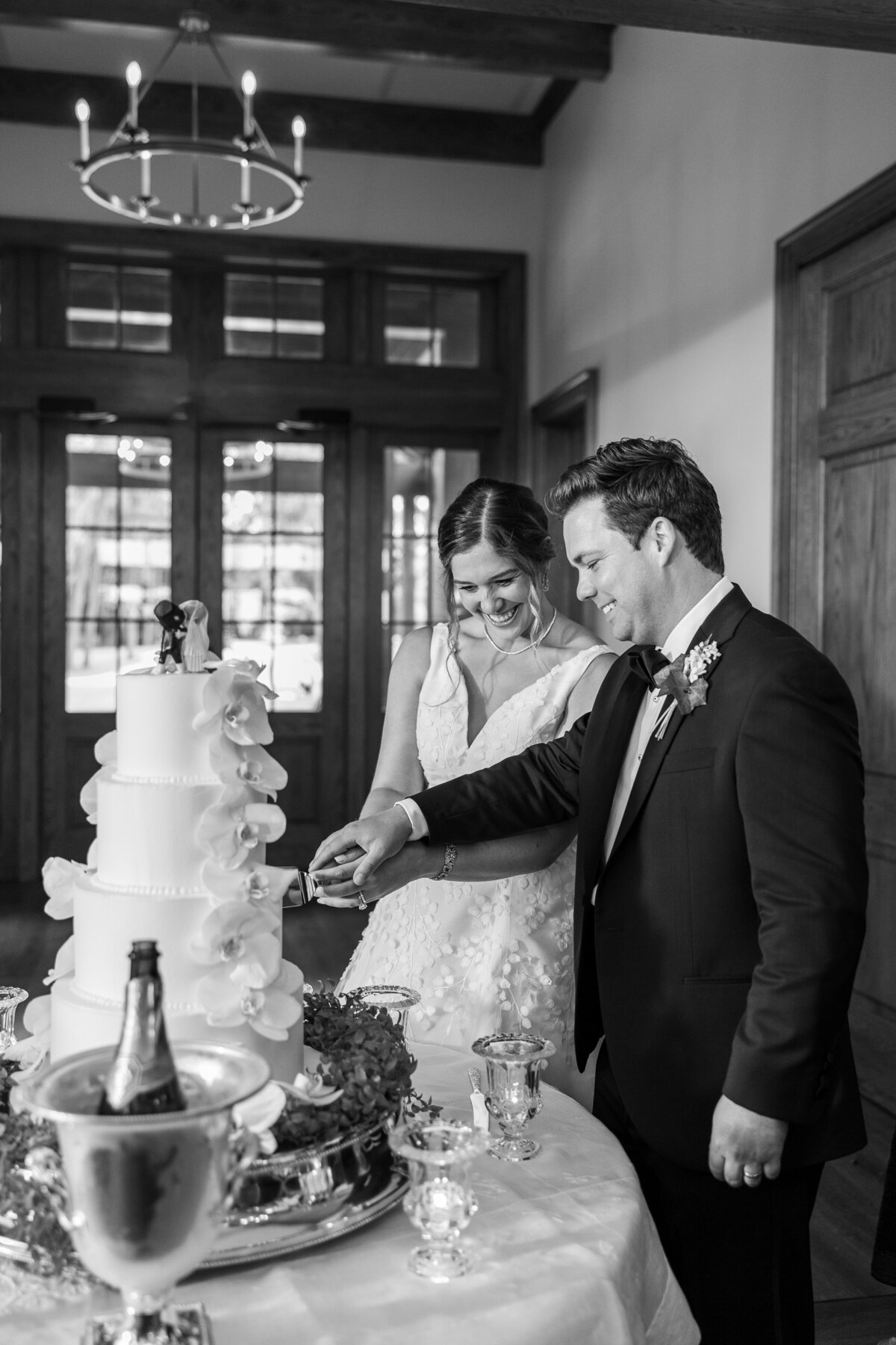 forbes-farm-wedding-cake-cutting