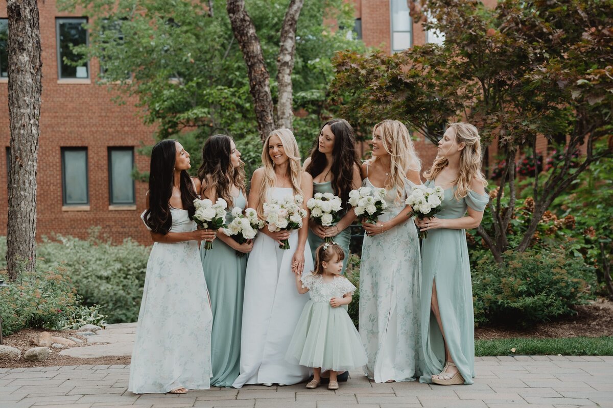 bridesmaids-group-laughing-fun-wedding
