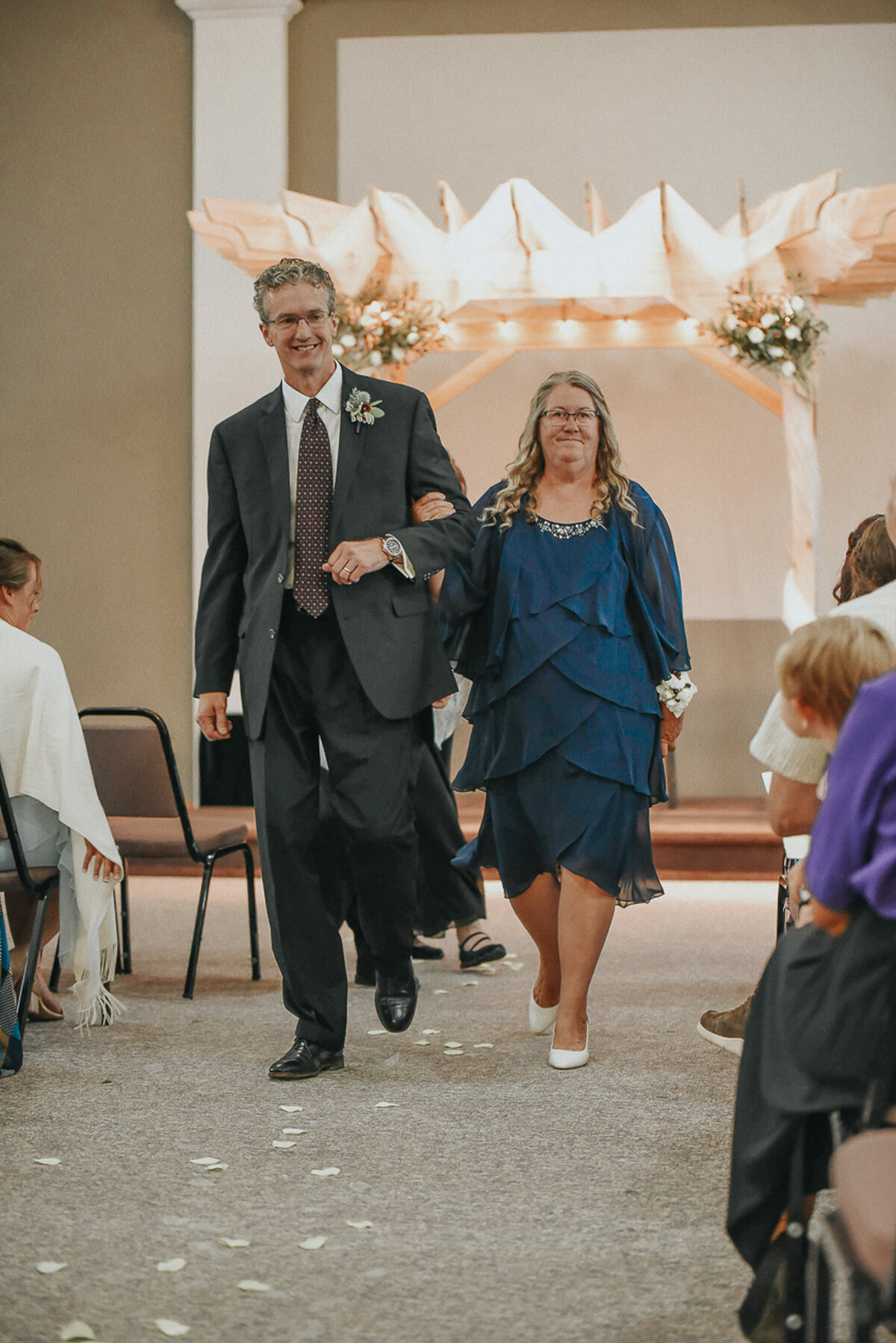 wedding ceremony | Iowa wedding photographer | Iowa Photographer | Playlife | Cedar Rapids | Iowa City | Kalona | Alaynna Ann Schwartz-128