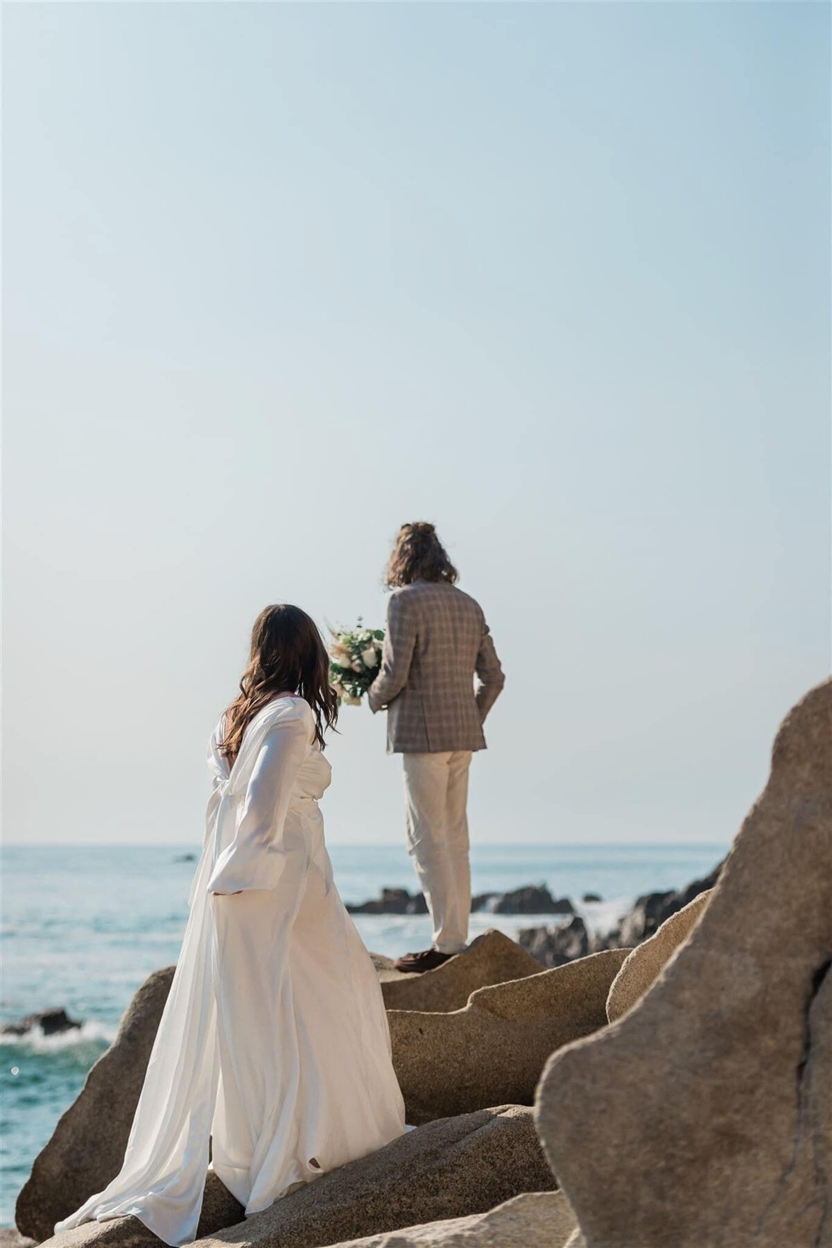 High-end-adventure-elopement-photograhper-for-luxury-beach-destination-elopement-weddings-in-Puerto-Escondido-Mexico-Soul-and-Sky-Weddings-3
