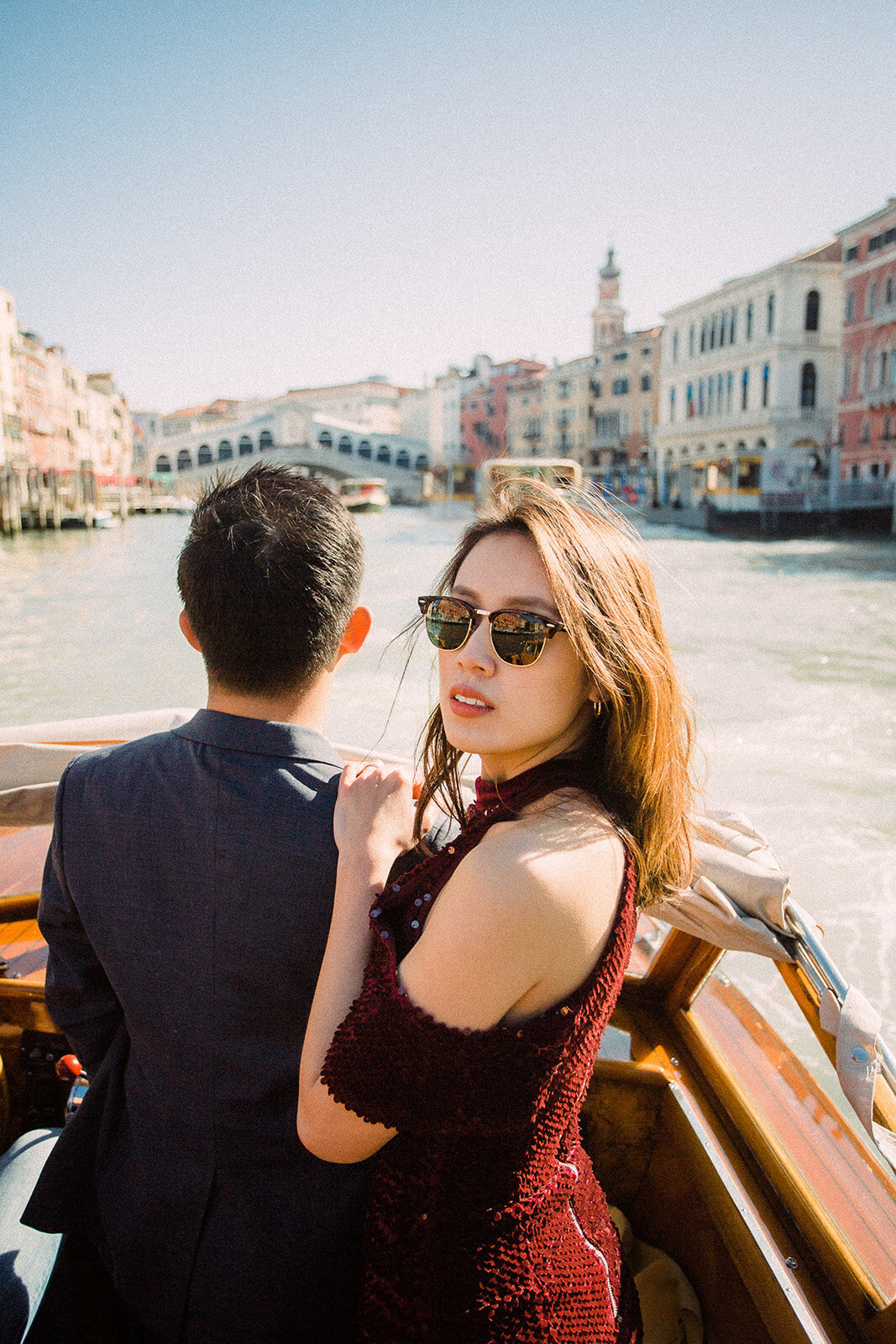 Venice-taxi-boat-luxury-photoshoot-couple-wedding34