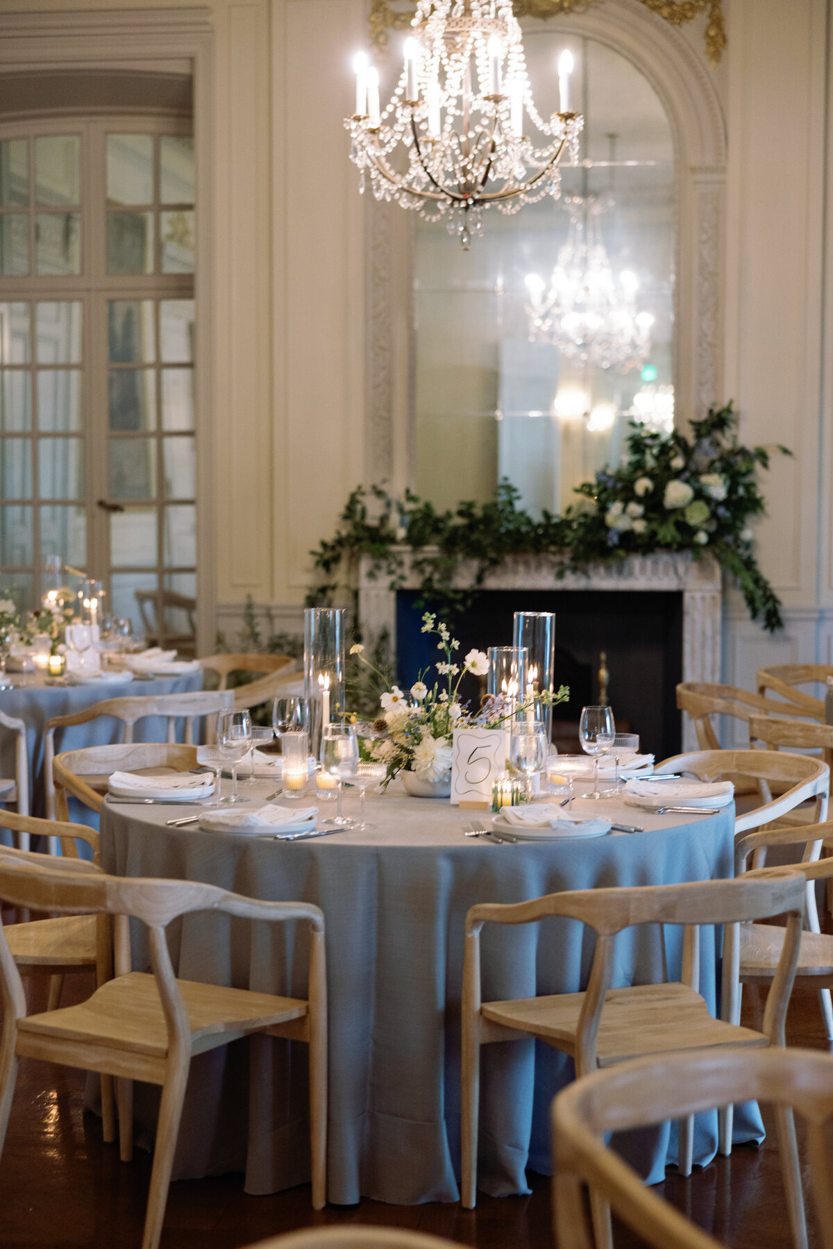 wedding-tablescape-at-glen-manor-house