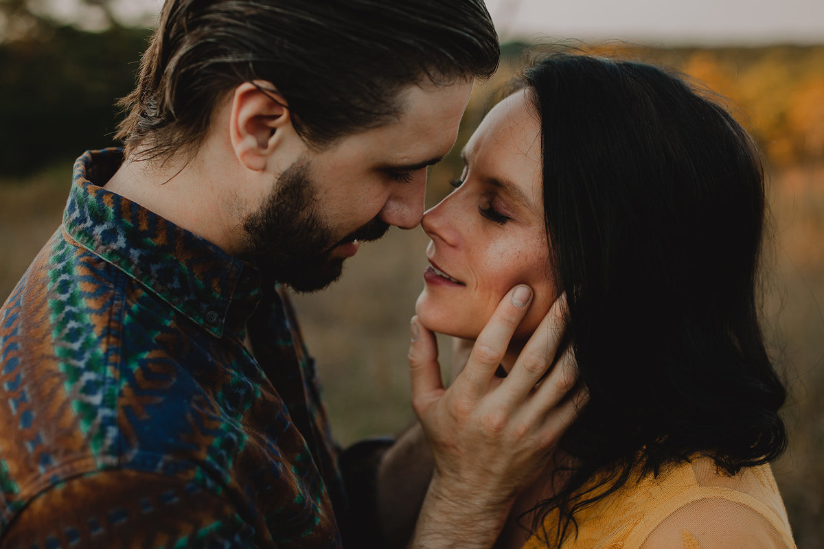 10_Outdoor-Maternity-Boho-Open-Field-Summer-Sunset_Couple