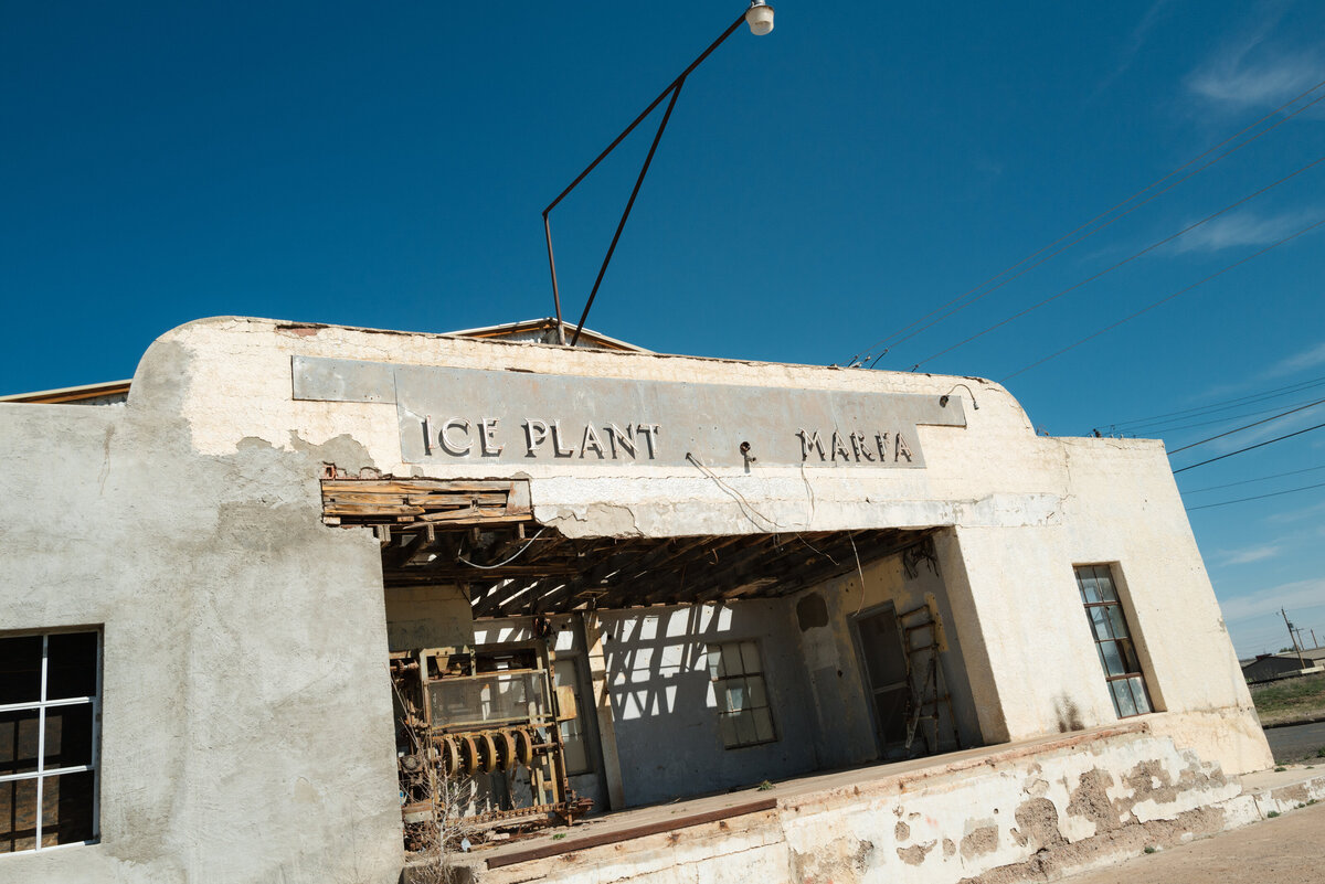 Marfa-Texas-engagement-K&H-Will-DeGraw-Clever-Disarray-25