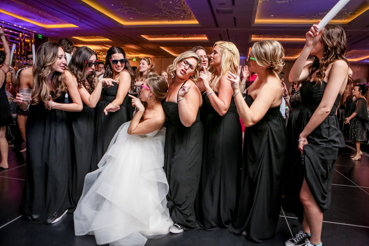 bridesmaids-dancing-florida-reception