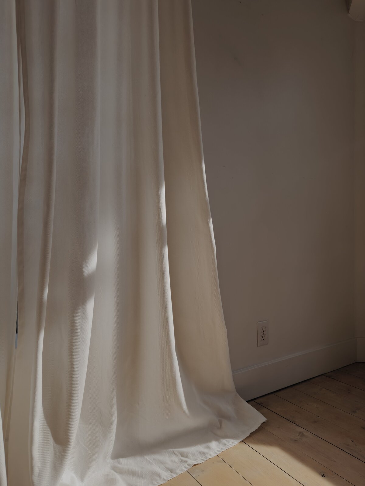 A creative studio space for photoshoots, photographers, content creators, and brands in South Surrey White Rock Vancouver area
