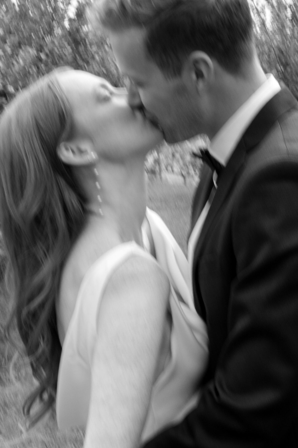 Wedding-Portrait-Kiss
