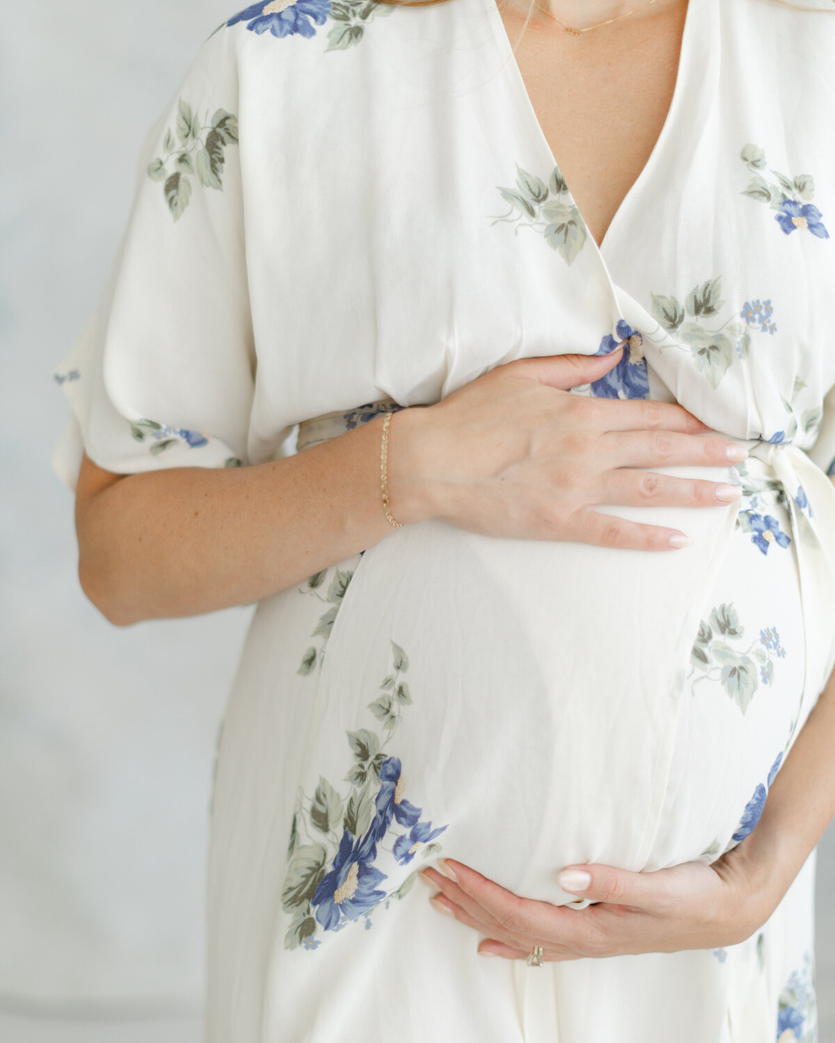 A Philadelphia in-studio maternity portrait session with siblings - 15