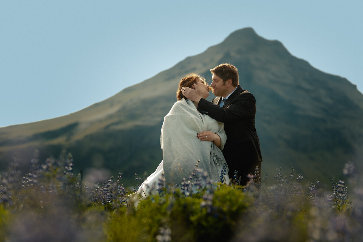 LukeSarahIcelandElopement_Sneak Peeks-58