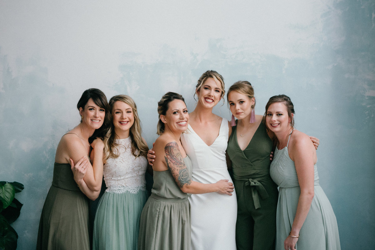 Portrait of the bride and her bridesmaids after getting ready in Bok's unique brid