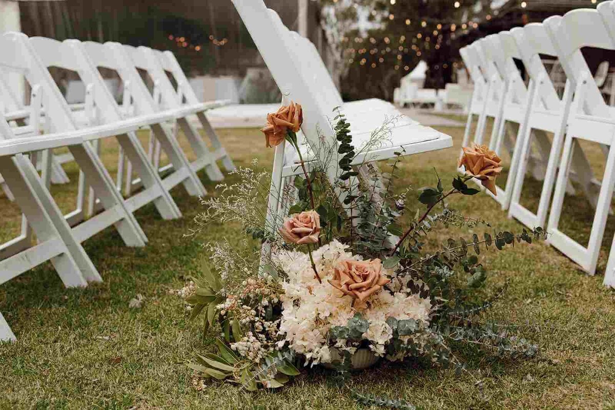 chairs_and_flowers