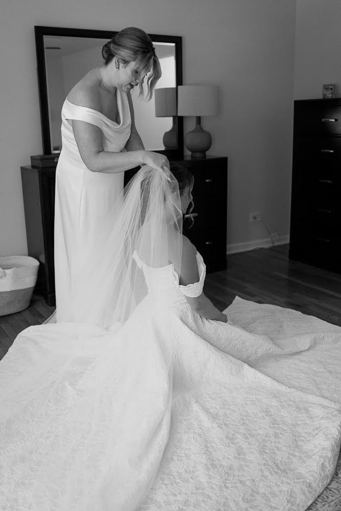 Nichole-Babiez-Photography-wedding-photographer-lincolnshire-marriott-forest-preserve-modern-elegant-whimsical-luxury-editorial-destination-6