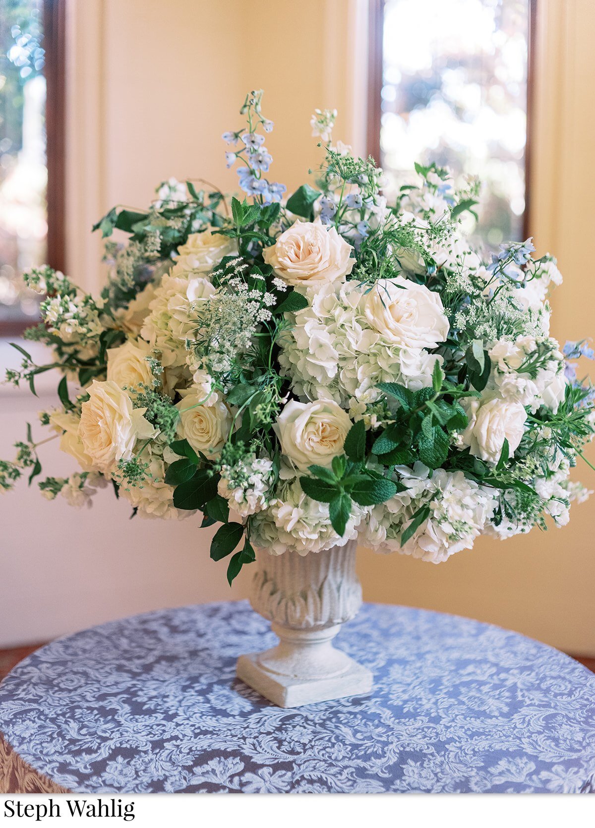 welcome table, urn arrangements, white and blue flowers