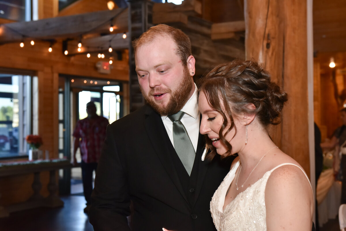 4383-Wedding at The Grands at Mulligans in Sartell Minnesota- Wedding Photographer Nicole Hollenkamp