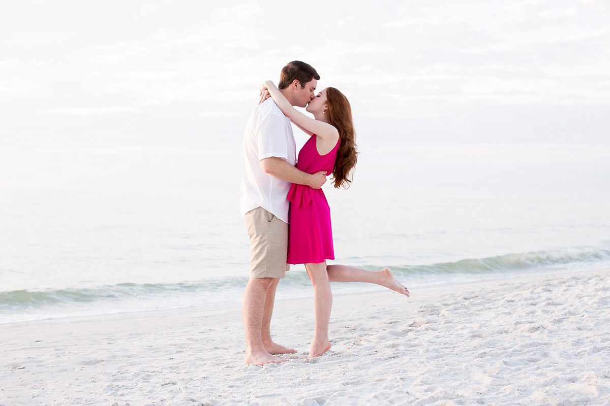 1021tonyamalayphotographybeachengagementportrait