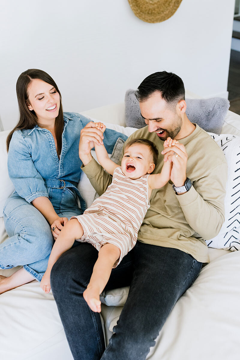 lifestyle-in-home-family-photos-1