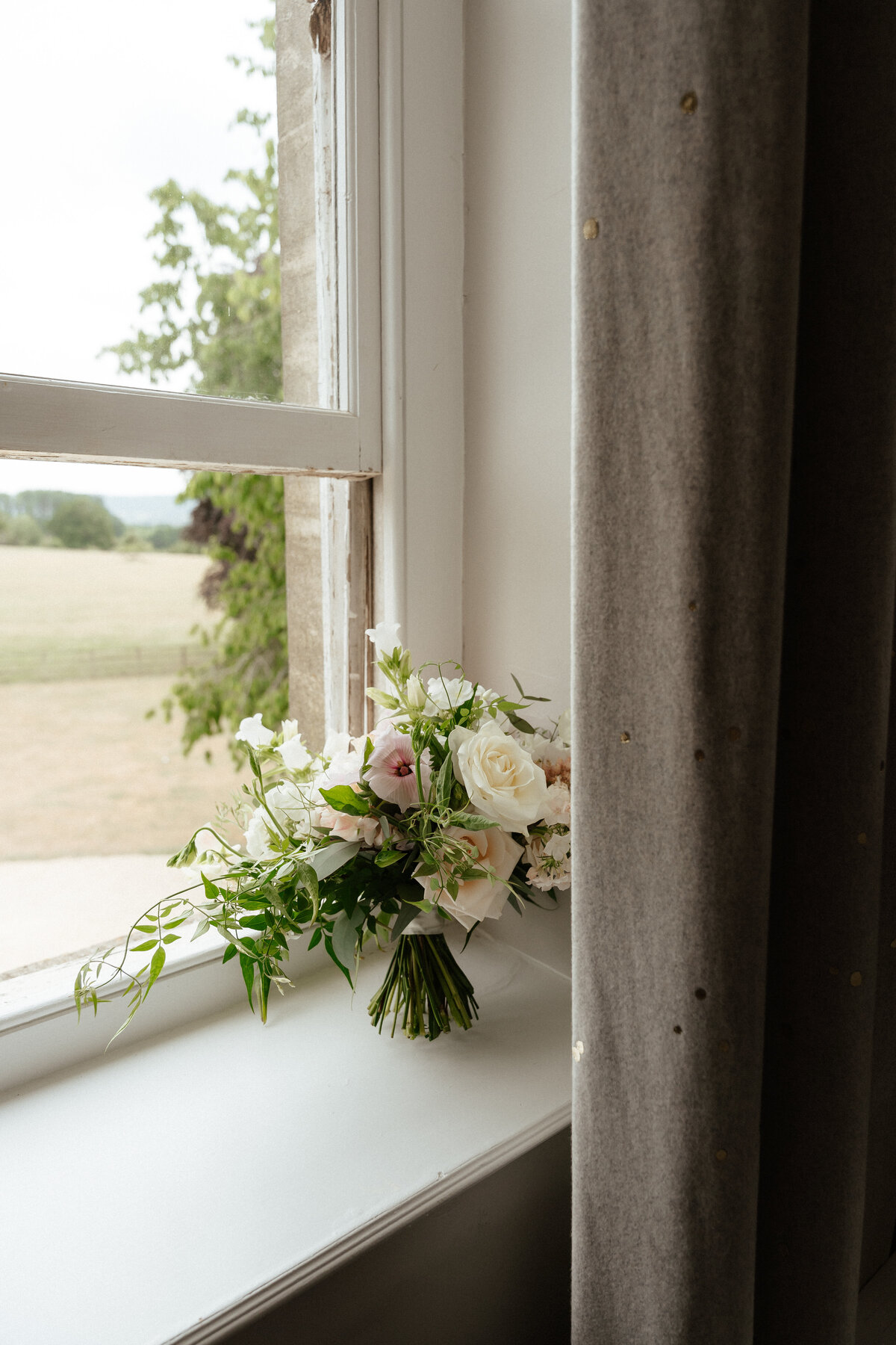 GraceDovePhotography_Michelle&Ben_WeddingPrep-46