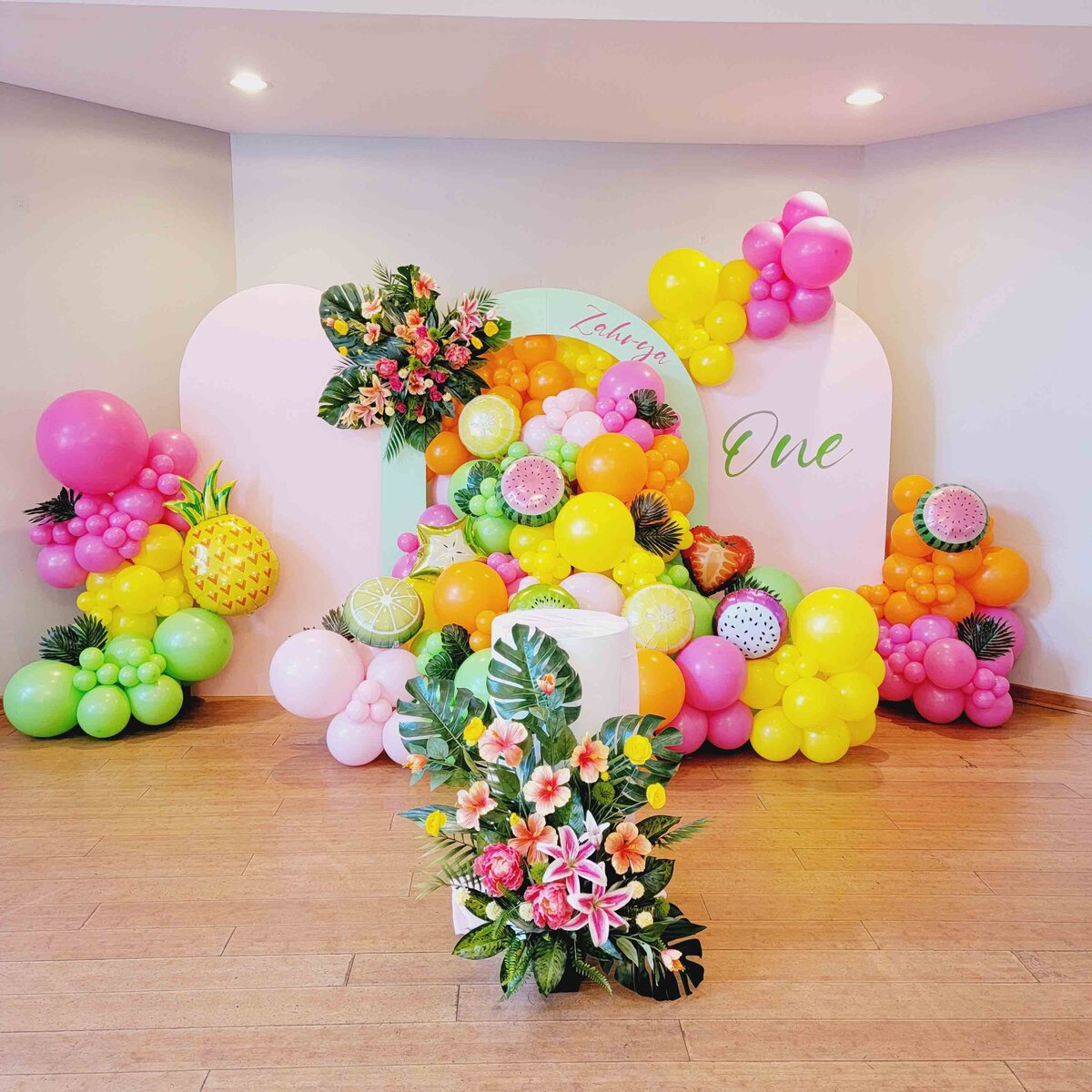 The celebration to a tropical paradise with Air with Flair Decor's Custom Balloon Installation featuring Hawaiian Party Vibes. The event in the exotic colors and festive spirit of our artist.