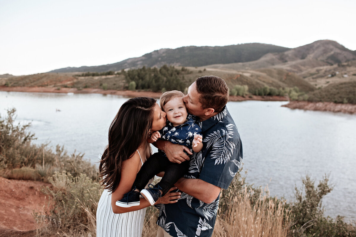sspring family photos with their baby at horseooth