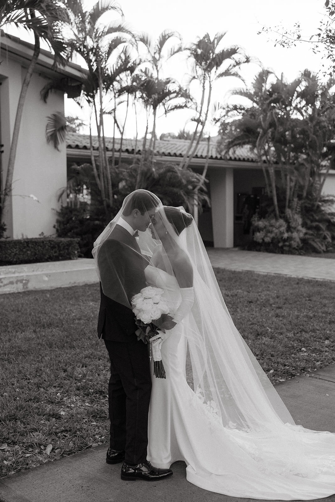 coral-gables-wedding-veil-kiss-5CE-W