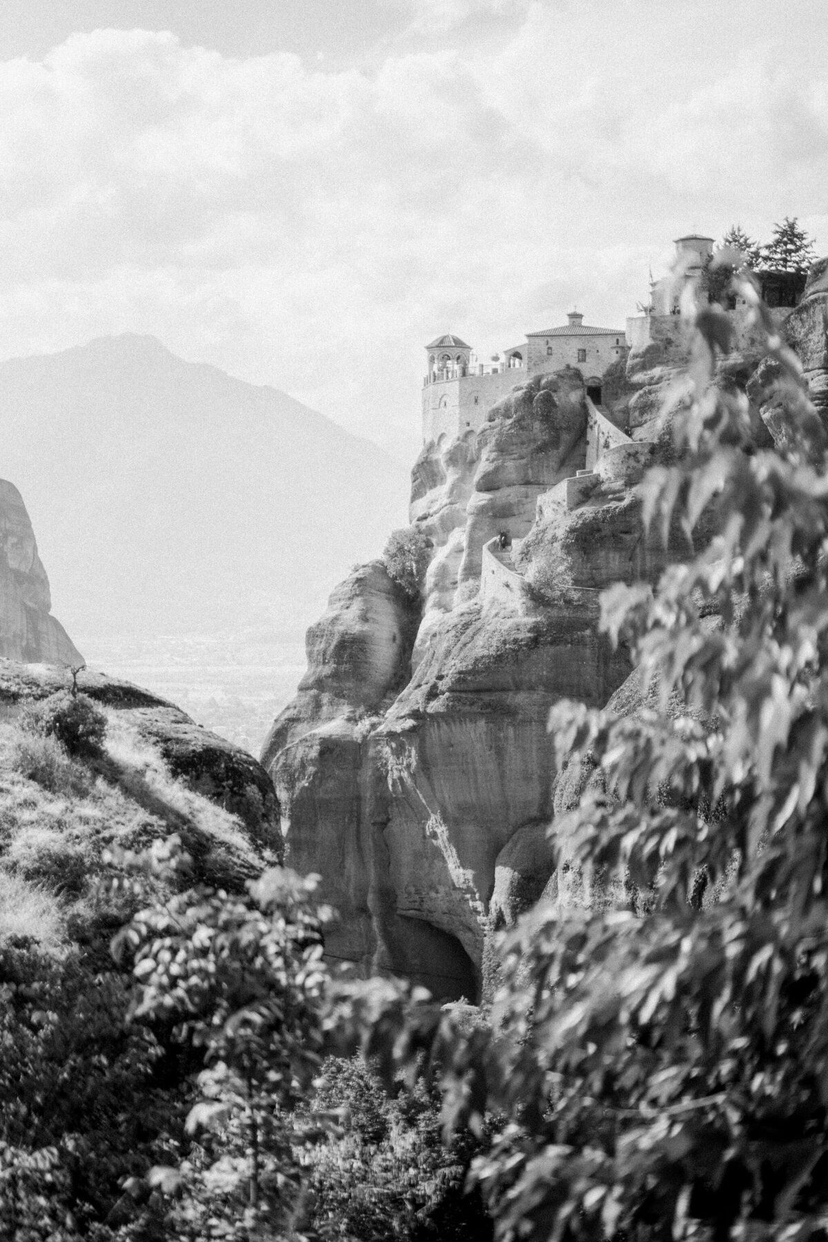 177-Meteora-Kalabaka-Greece-Inspriation-Loves-Story Elopement-Cinematic-Romance-Destination-Wedding-Editorial-Luxury-Fine-Art-Lisa-Vigliotta-Photography