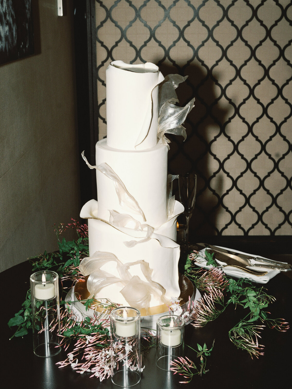 hotel-bel-air-wedding-modern-cake