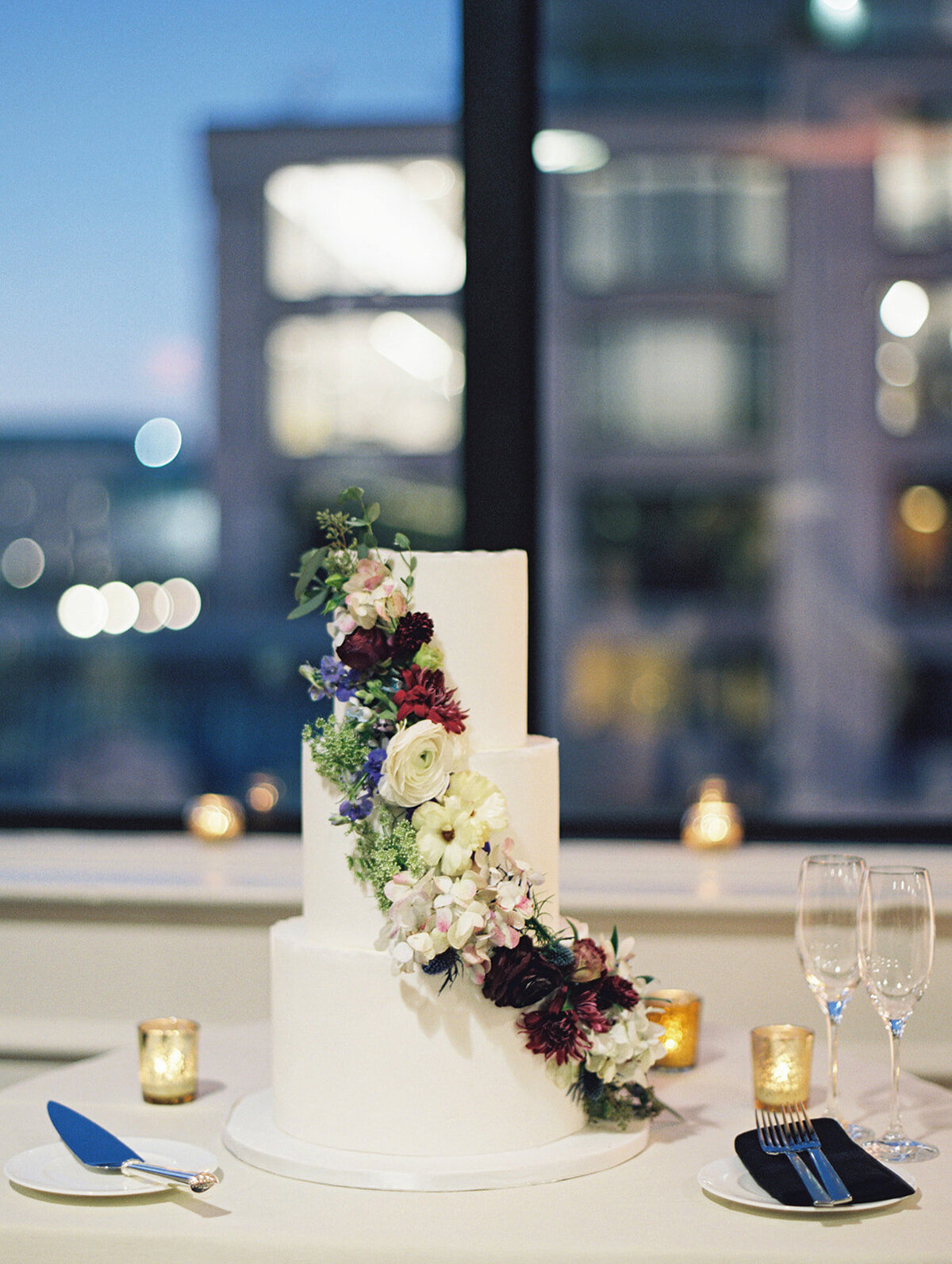 Wedding cake photo at hotel washington