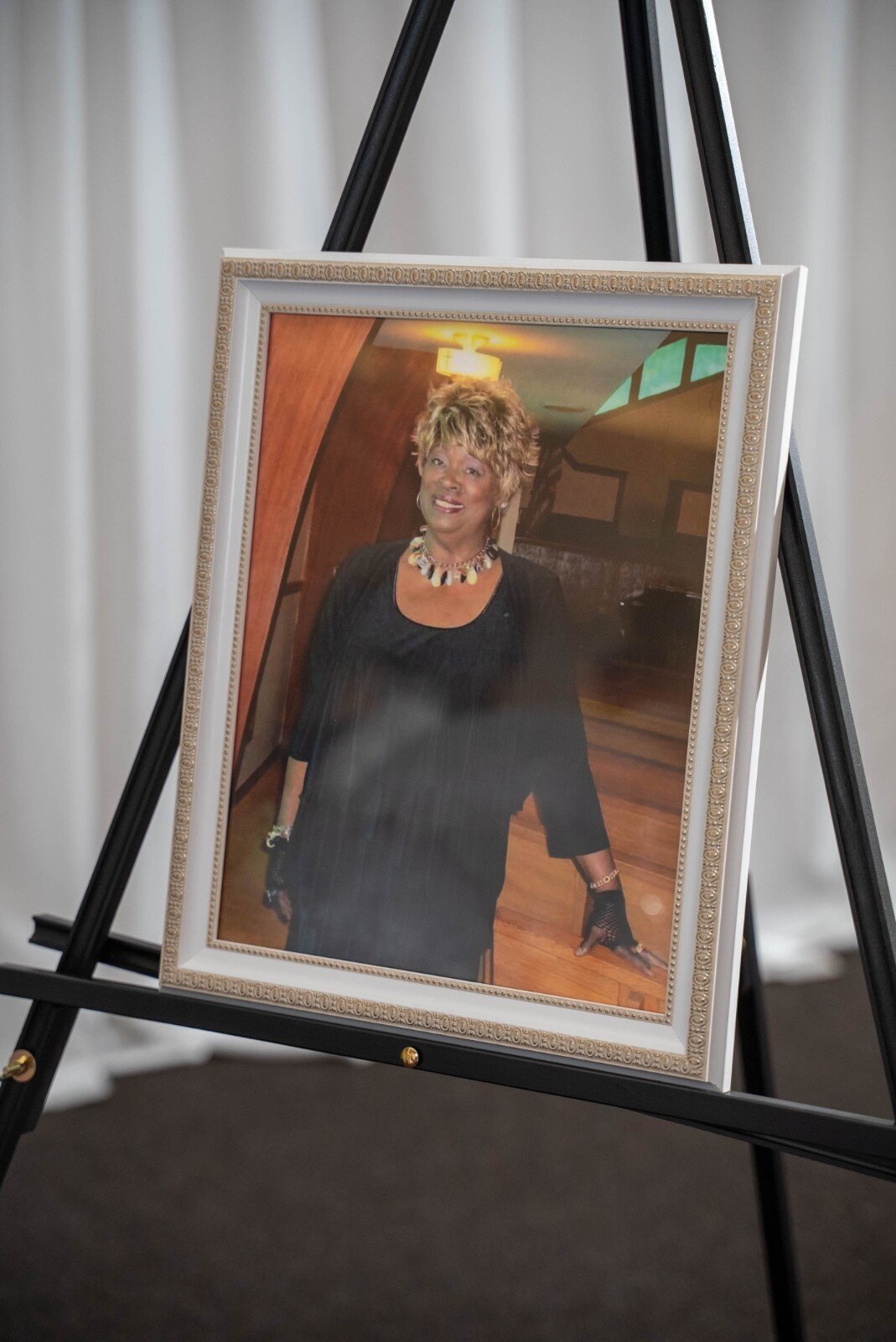 duneland-falls-wedding-memorial-photo-display