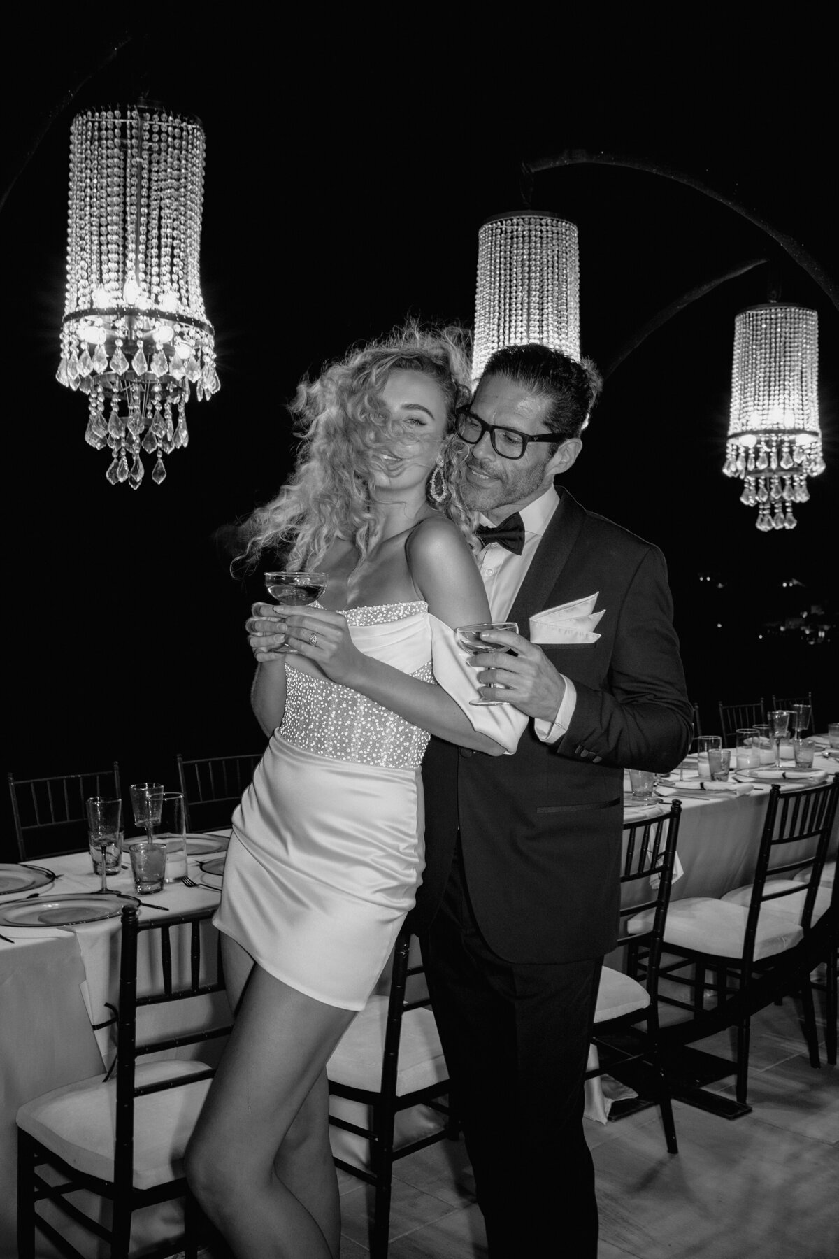 Black_white_photography_Bride_and_Groom_with_Champaign