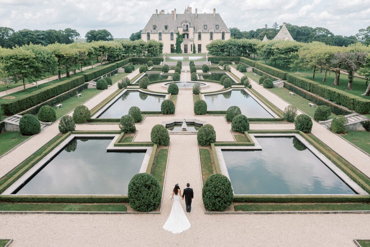 bride and groom at Oheka Castle in New York