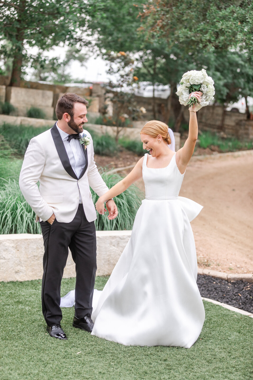 Jessica-Chole-Photography-san-antonio-wedding-photographer-austin-luxury-wedding-photographer-romantic-timeless-classic-photography-kendall-point-wedding-48