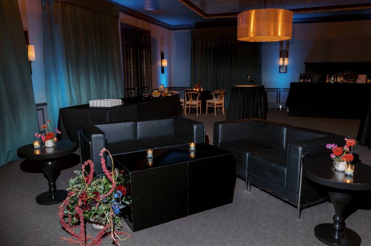 troutbeck-29-modern-indoor-lounge-setup-with-floral-accents-at-troutbeck-jenny-fu-studio