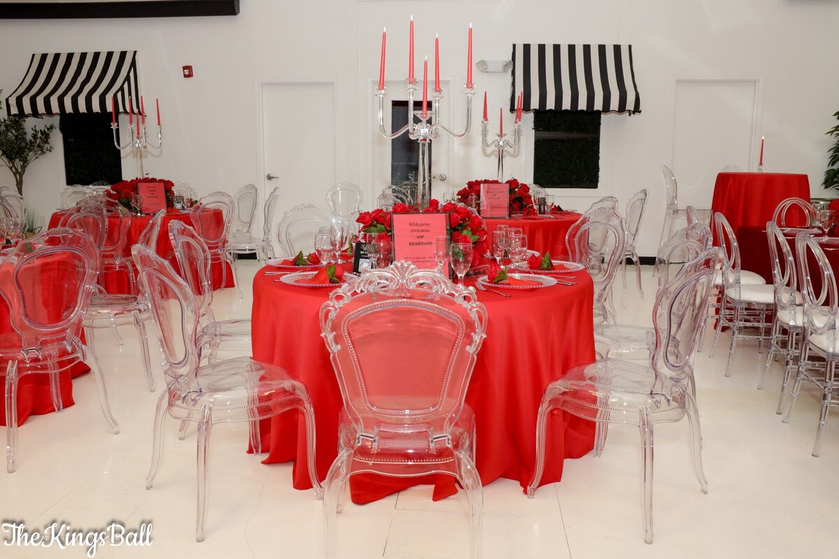 the-kings-ball-tables