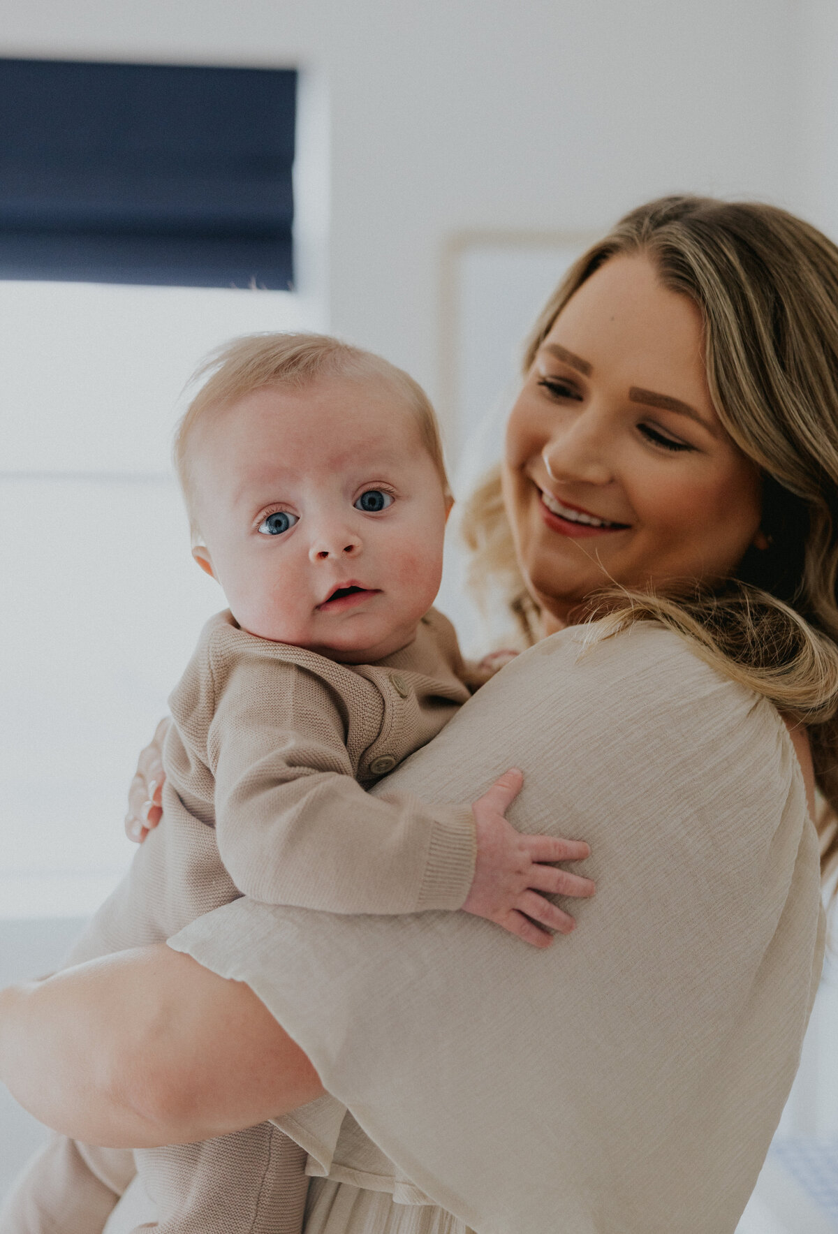 Indianapolis family photographer mother with newborn session