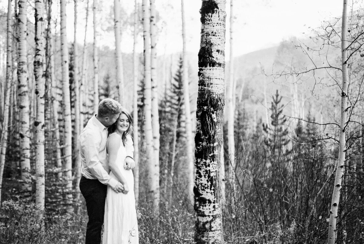Fall_Vail_Colorado_Film_Engagement_Portraits_Josie_V_Photography-5