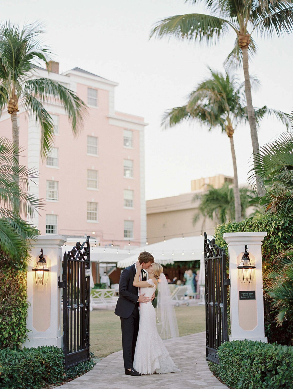 29PalmBeach_Edited11Ashton_Evan_PalmBeachWedding44-974Ashton_Evan_Wedding08FilmSelects_Ashton_Evan170235RLwo011511-R14-123-2