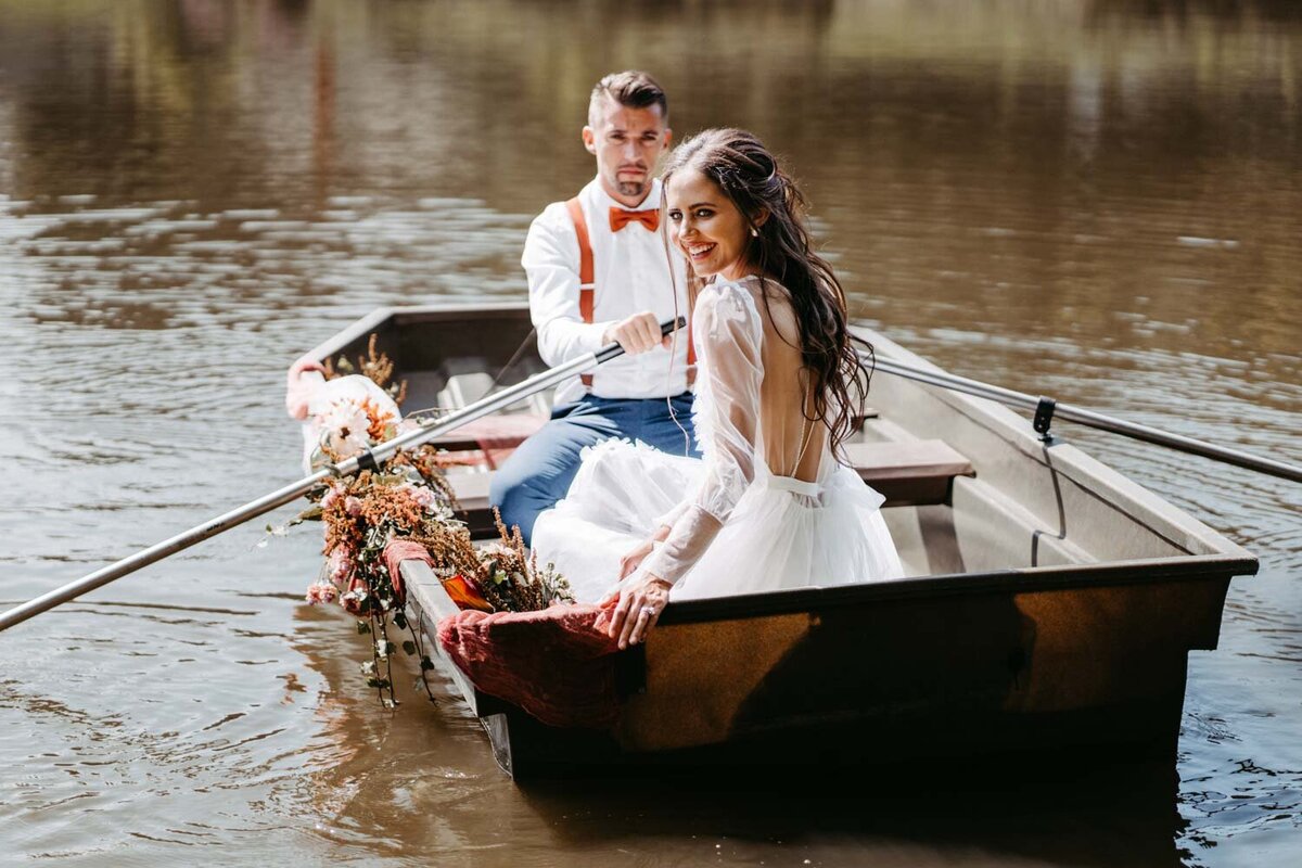Svatebni_fotograf_Praha_Dvur_Certousy_fotografka_Karolina_Ticha30