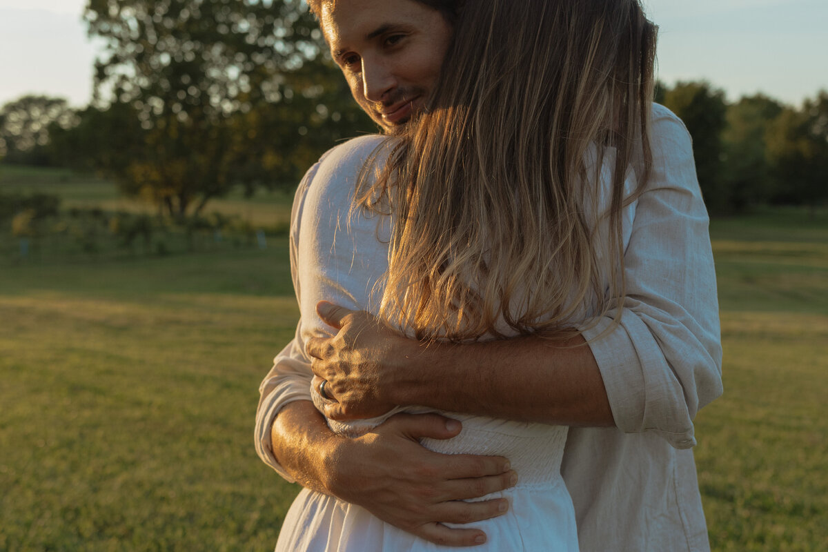 Sunlit picnic moment during a couples session in a vibrant tropical winery setting

