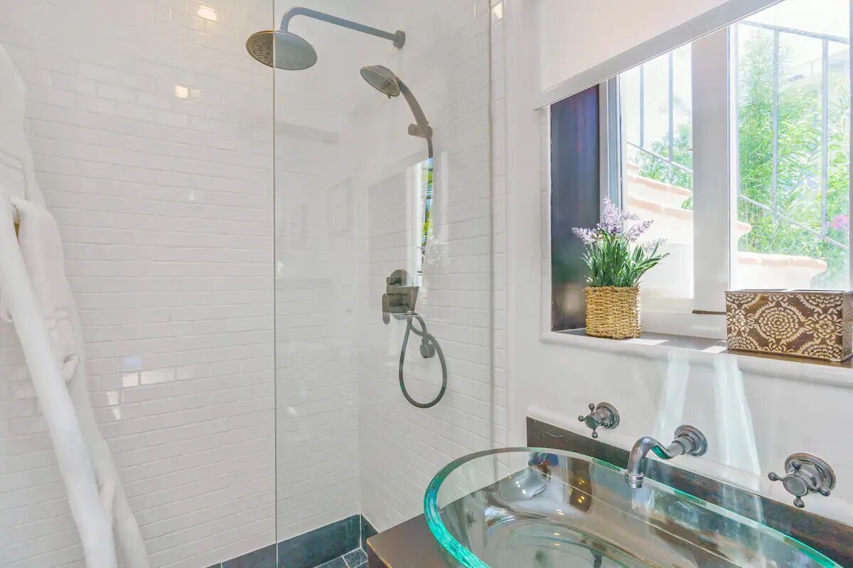 Bathroom 2 (1)
