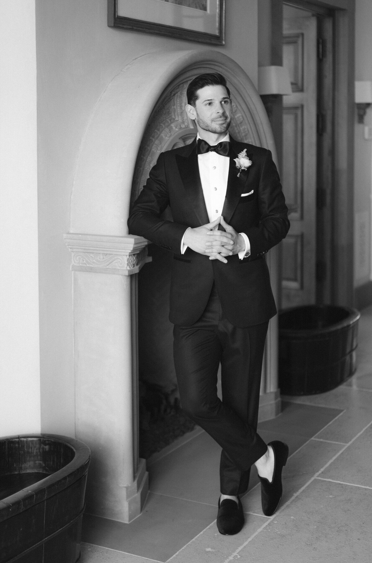 19_black-tie-groom-portrait