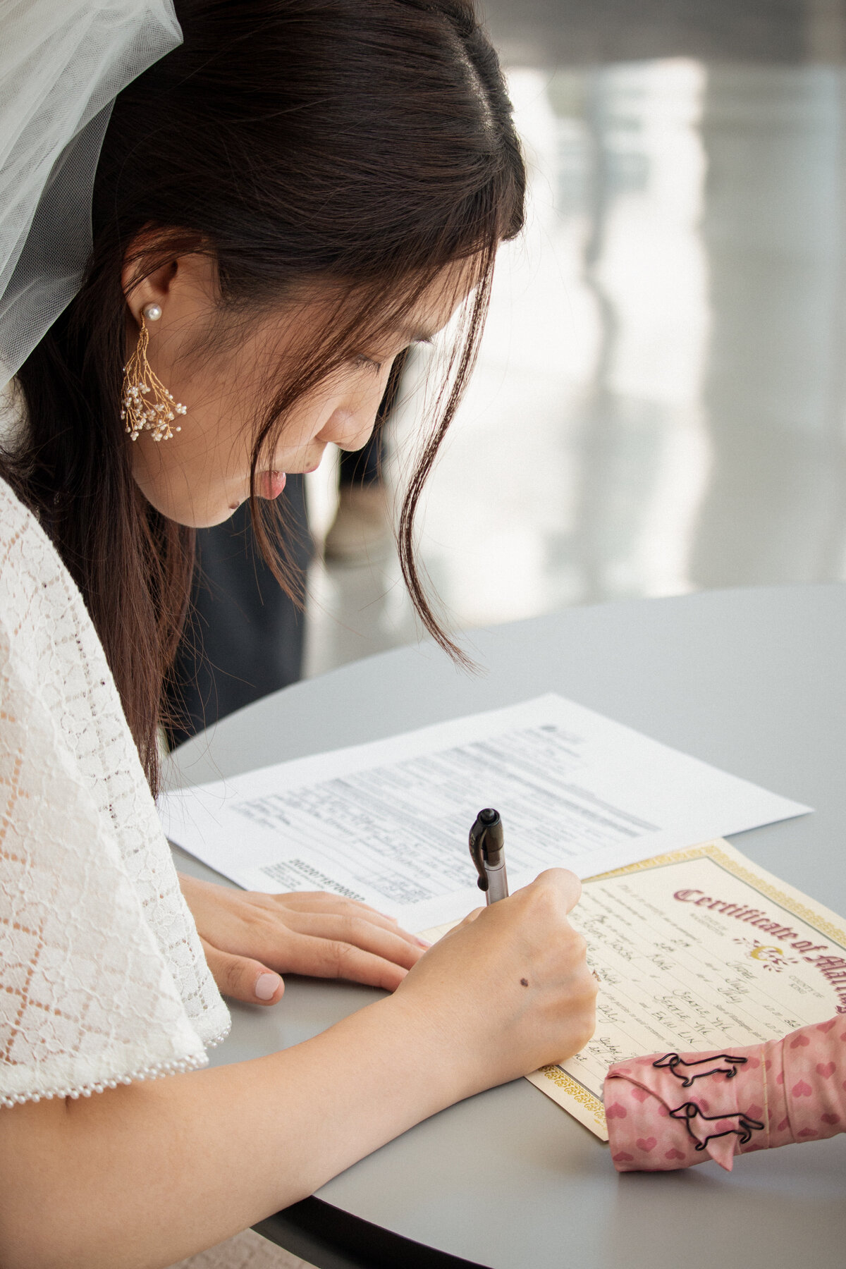 Seattle-courthouse-elopement-timeless-wedding-jennifer-moreno-photography-Washington